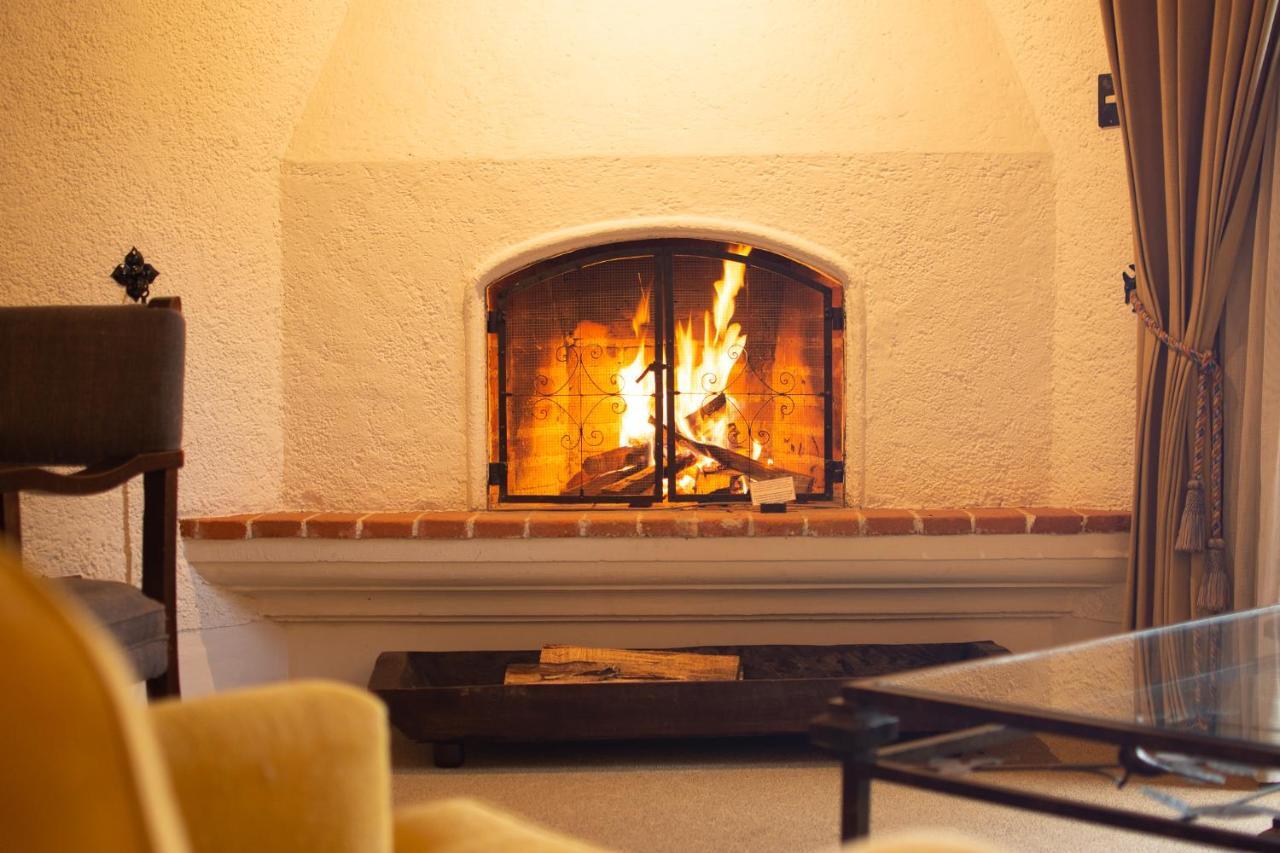Hotel Museo Spa Casa Santo Domingo Antigua Екстериор снимка A fireplace