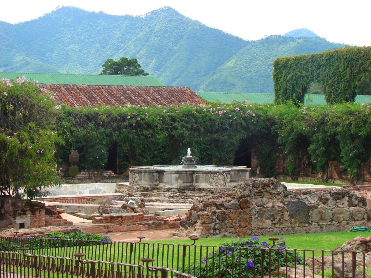 Hotel Museo Spa Casa Santo Domingo Antigua Екстериор снимка Fountain at the entrance of the park